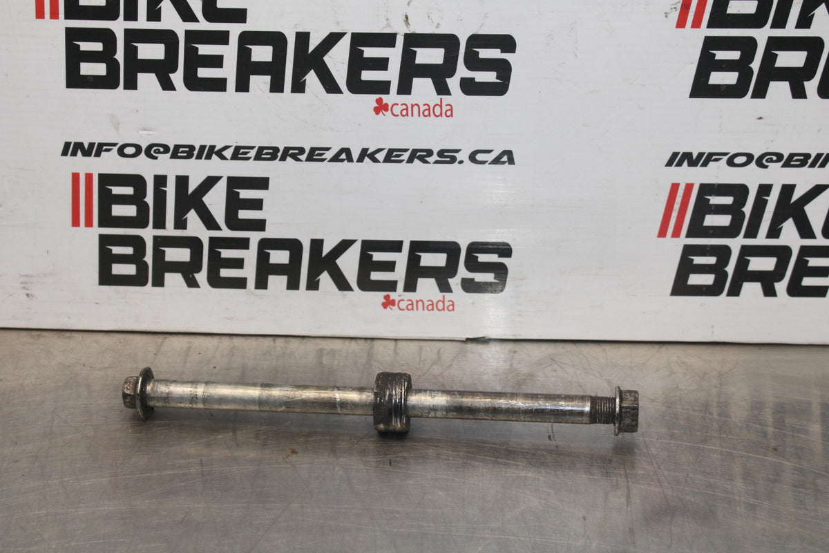02 KAWASAKI VULCAN 800 VN800B CLASSIC REAR AXEL  BB862