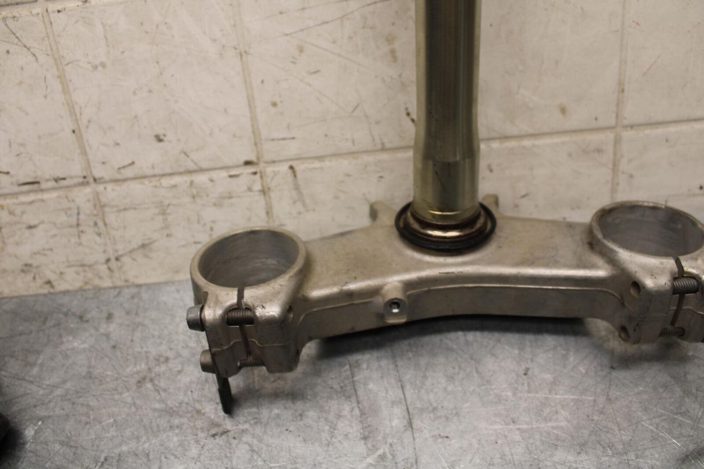 2007 Kawasaki Ninja ZX6R ZX600P FRONT FORKS CLAMP LOWER TRIPLE TREE STEM BB47