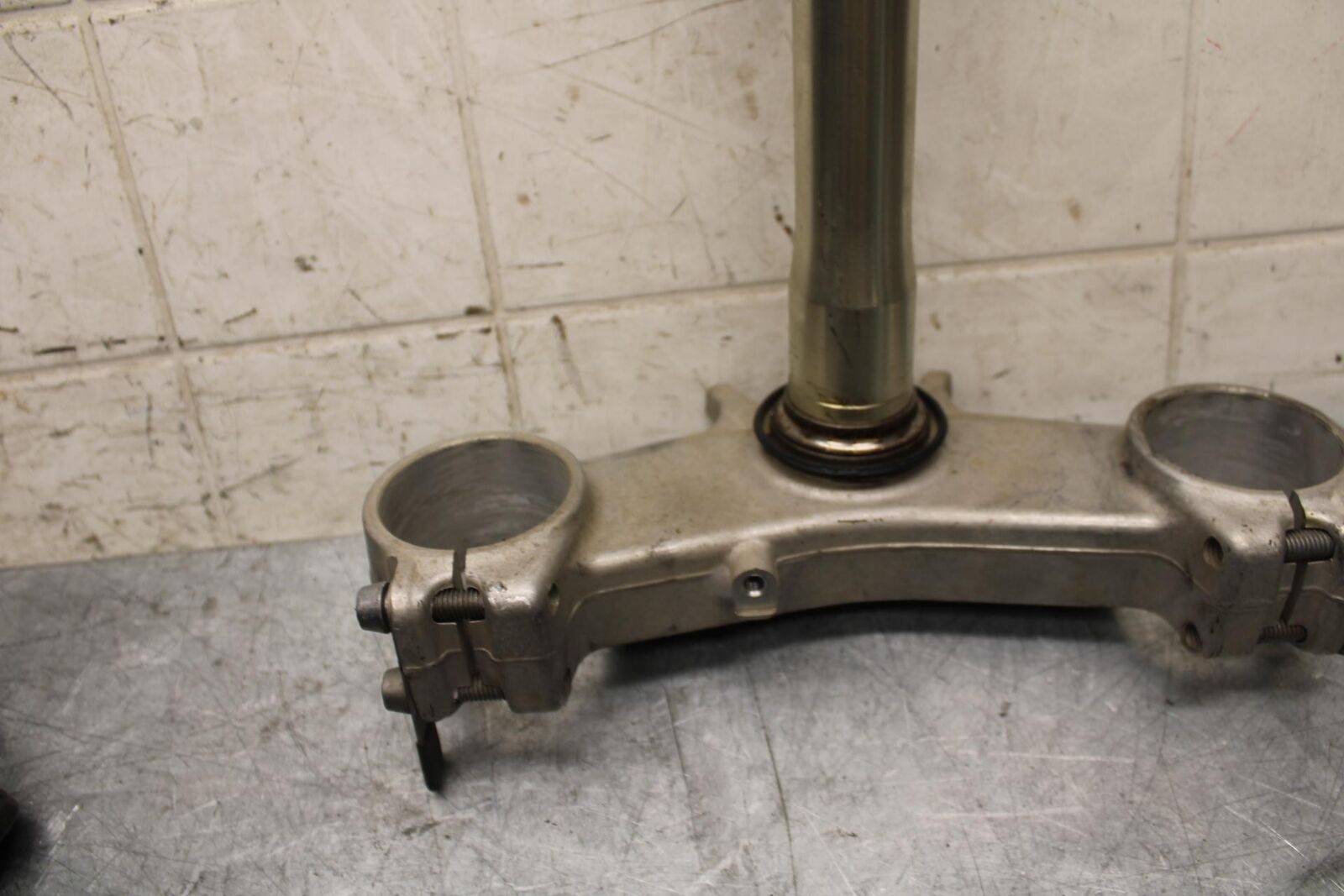 2007 Kawasaki Ninja ZX6R ZX600P FRONT FORKS CLAMP LOWER TRIPLE TREE STEM BB47