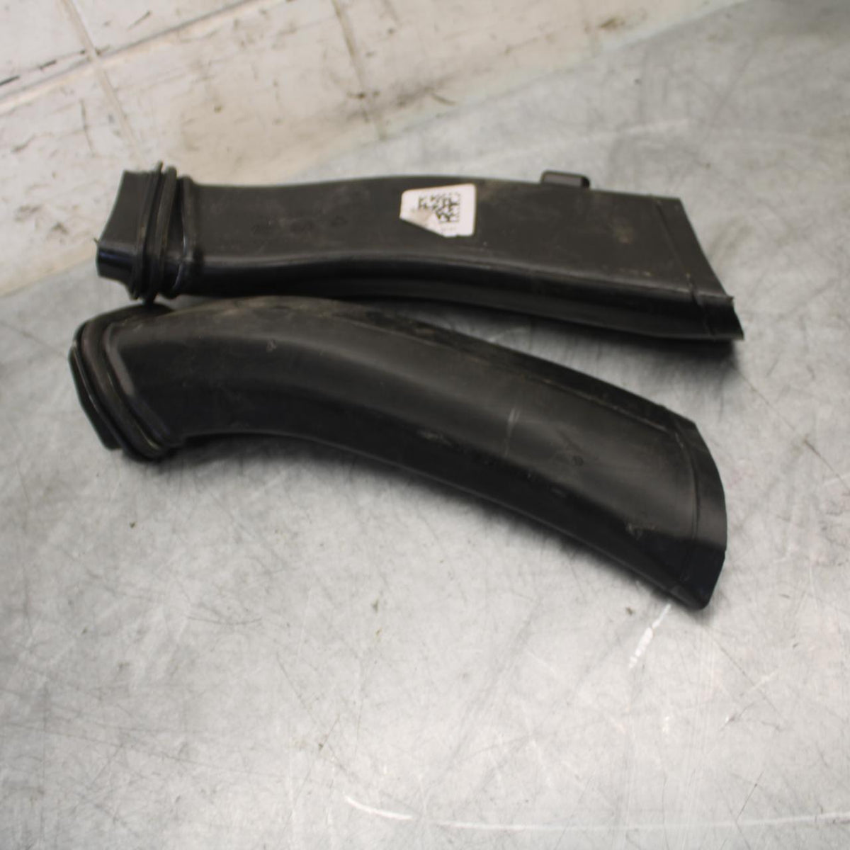 22 KTM 890 ADVENTURE   RIGHT LEFT AIR INTAKE DUCTS BB514
