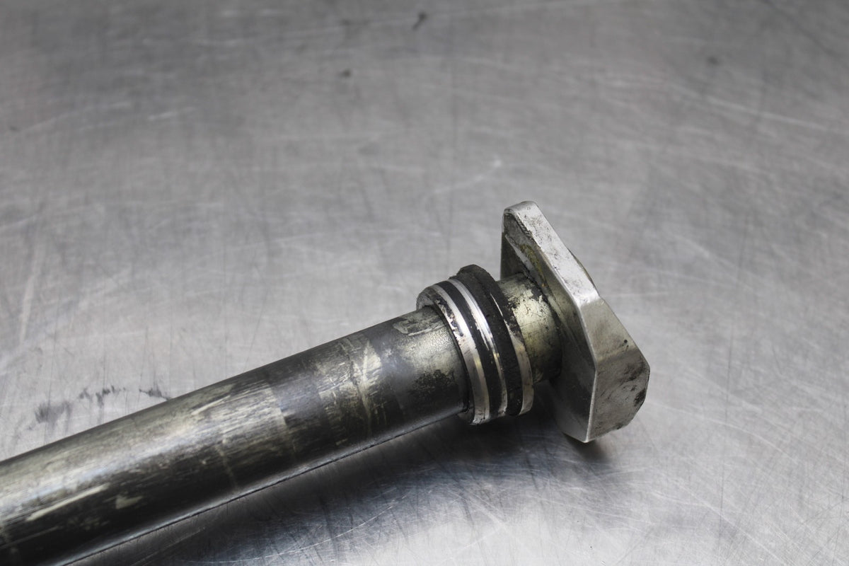 06-07 SUZUKI GSXR 600 REAR AXLE BACK WHEEL RIM PIVOT BOLT AXEL BB822
