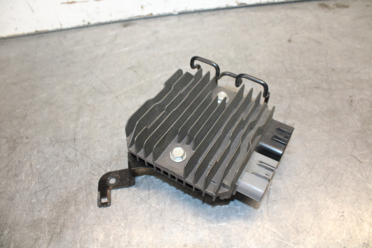 13-18 KAWASAKI NINJA ZX6R RECTIFIER VOLTAGE REGULATOR  BB682