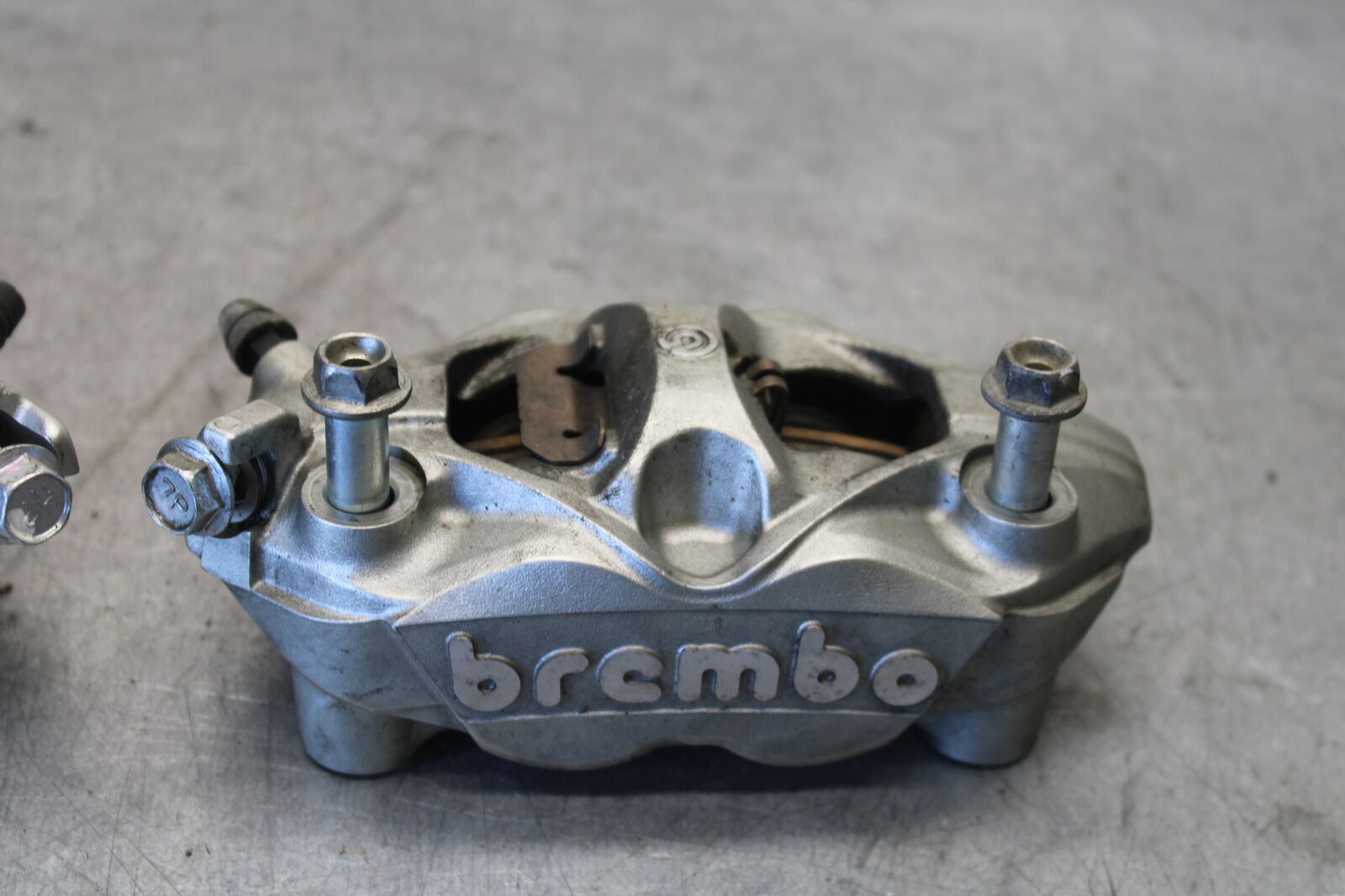 11-24 SUZUKI GSXR750 RIGHT LEFT FRONT BRAKE CALIPER SET PAIR CALIPERS  BB687