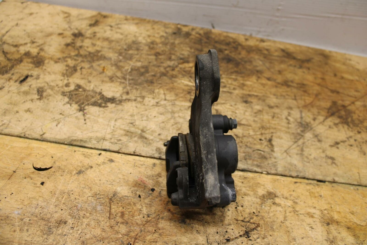 06-15 YAMAHA FZ1 REAR BACK BRAKE CALIPER 5LV-2580W-00-00 BB326