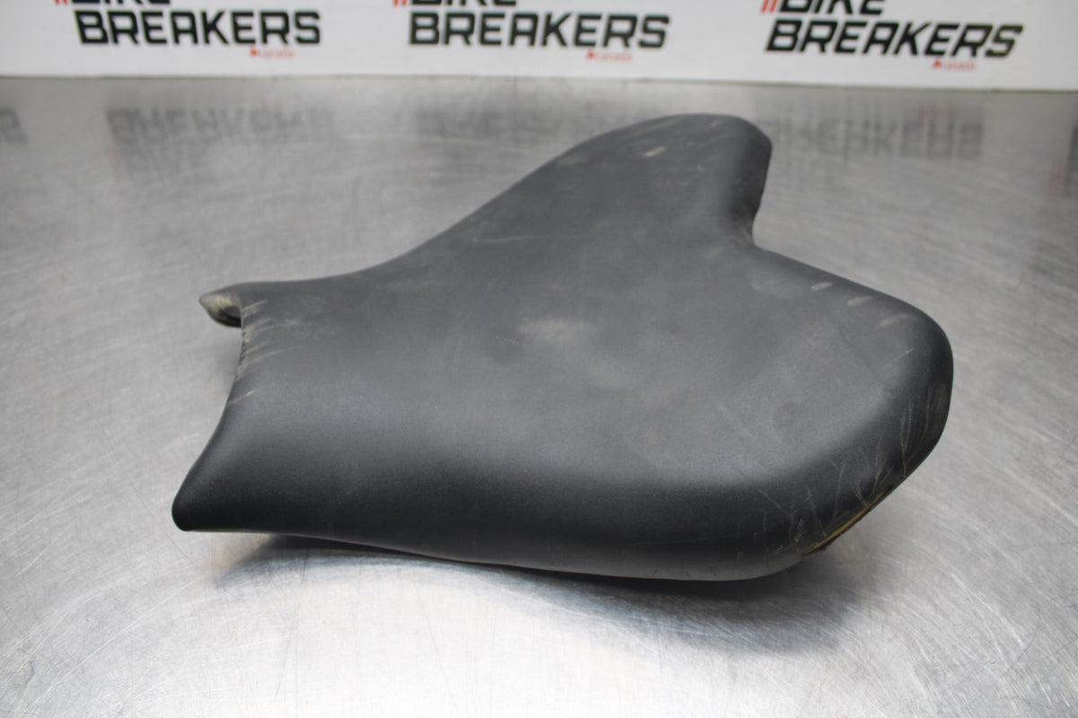 22-25 YAMAHA YZF R7 FRONT DRIVERS SEAT PAD SADDLE PILLION BB769-B