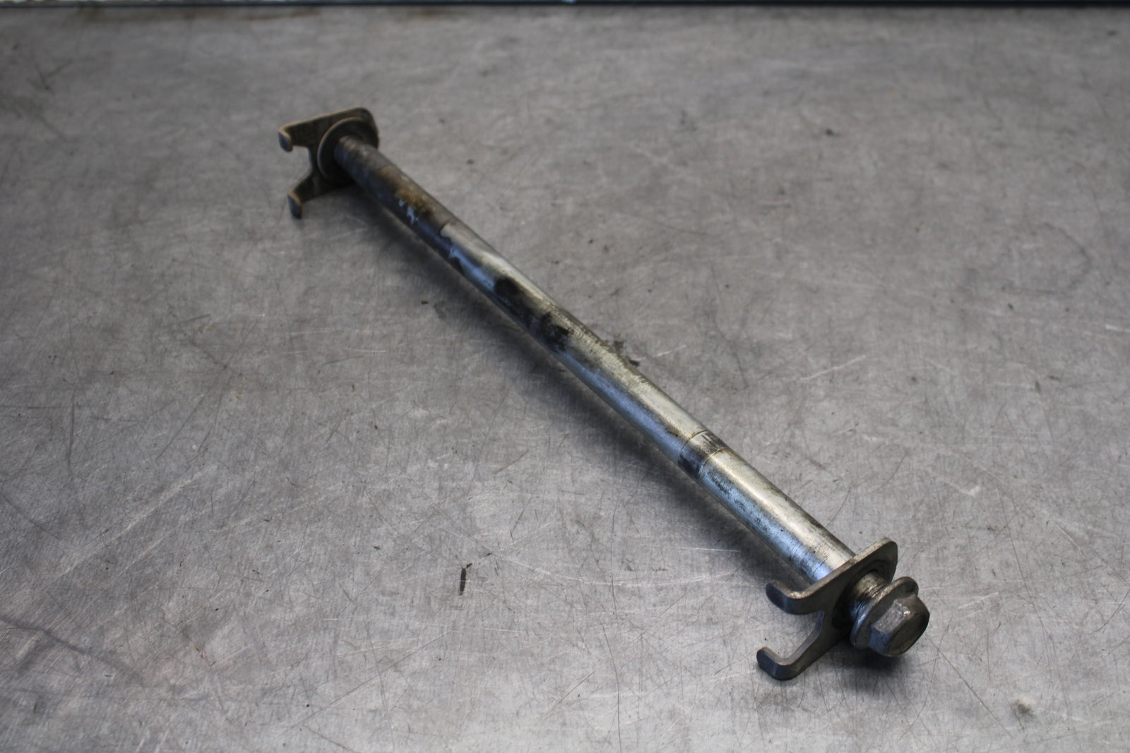 09-15 YAMAHA FZ6R REAR AXLE BACK WHEEL RIM PIVOT BOLT AXEL BB686