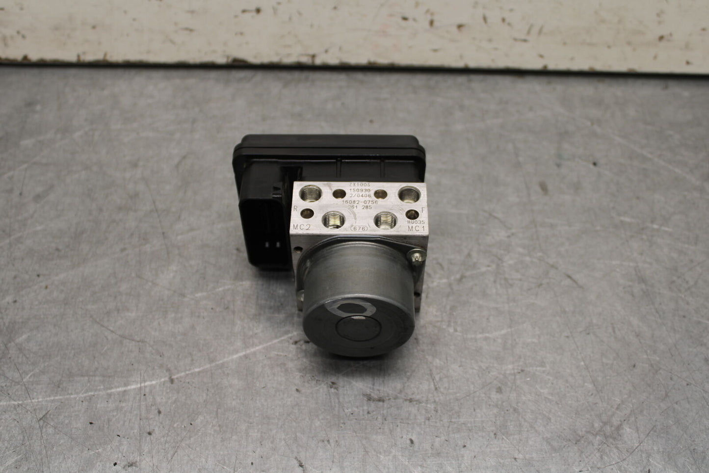 16 KAWASAKI NINJA ZX10R ABS PUMP UNIT MODULE 16082-0757 BB650