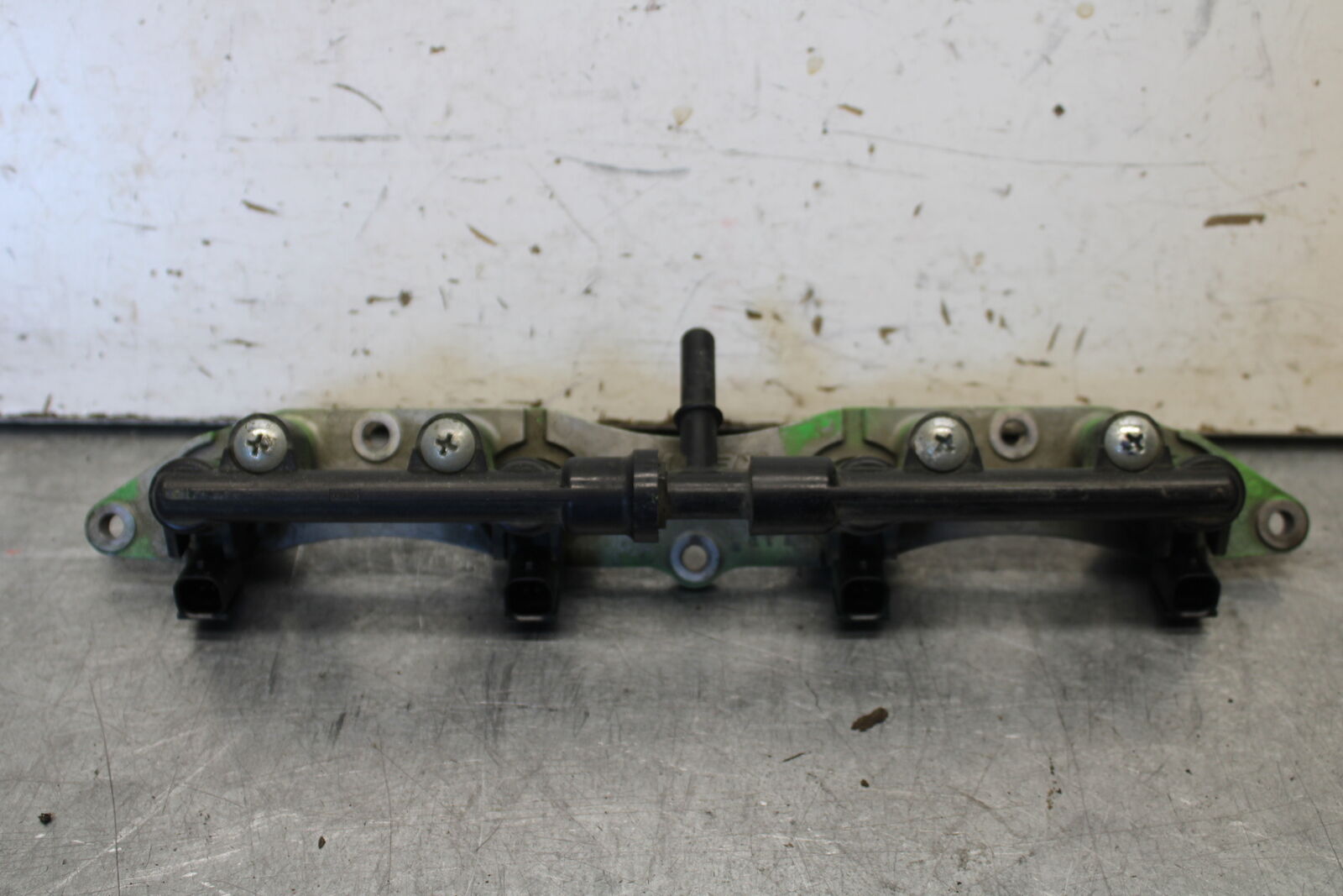 09-12 KAWASAKI NINJA ZX6R ZX600R SECONDARY FUEL INJECTORS TOP GAS RAIL BB656