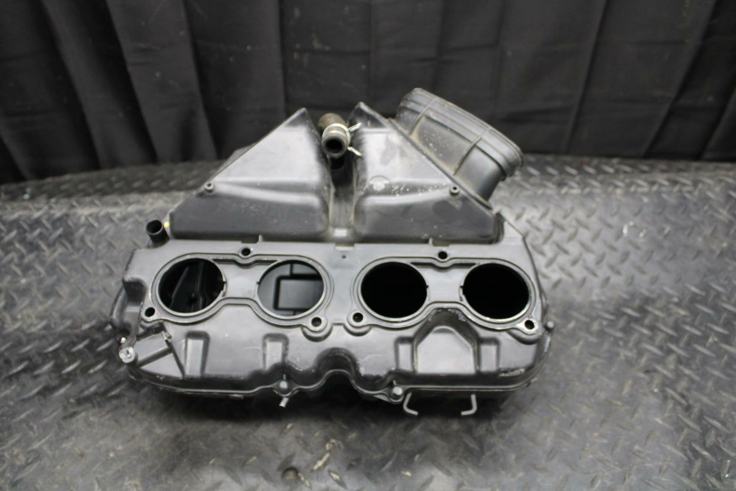 10-11 HONDA CBR1000RR AIRBOX AIR INTAKE FILTER BOX BB228