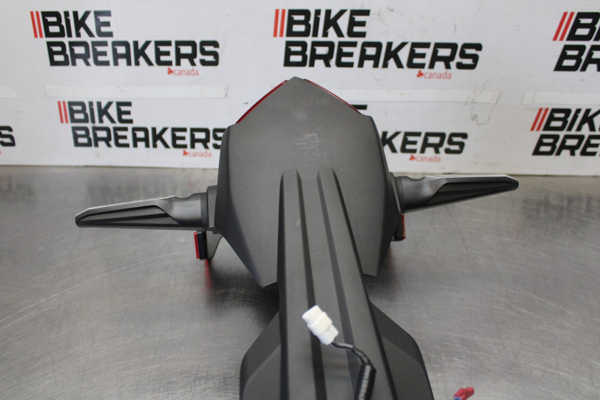 23-26 SUZUKI GSX-8S REAR TAIL LIGHT BACK FENDER TURN SIGNALS BB00