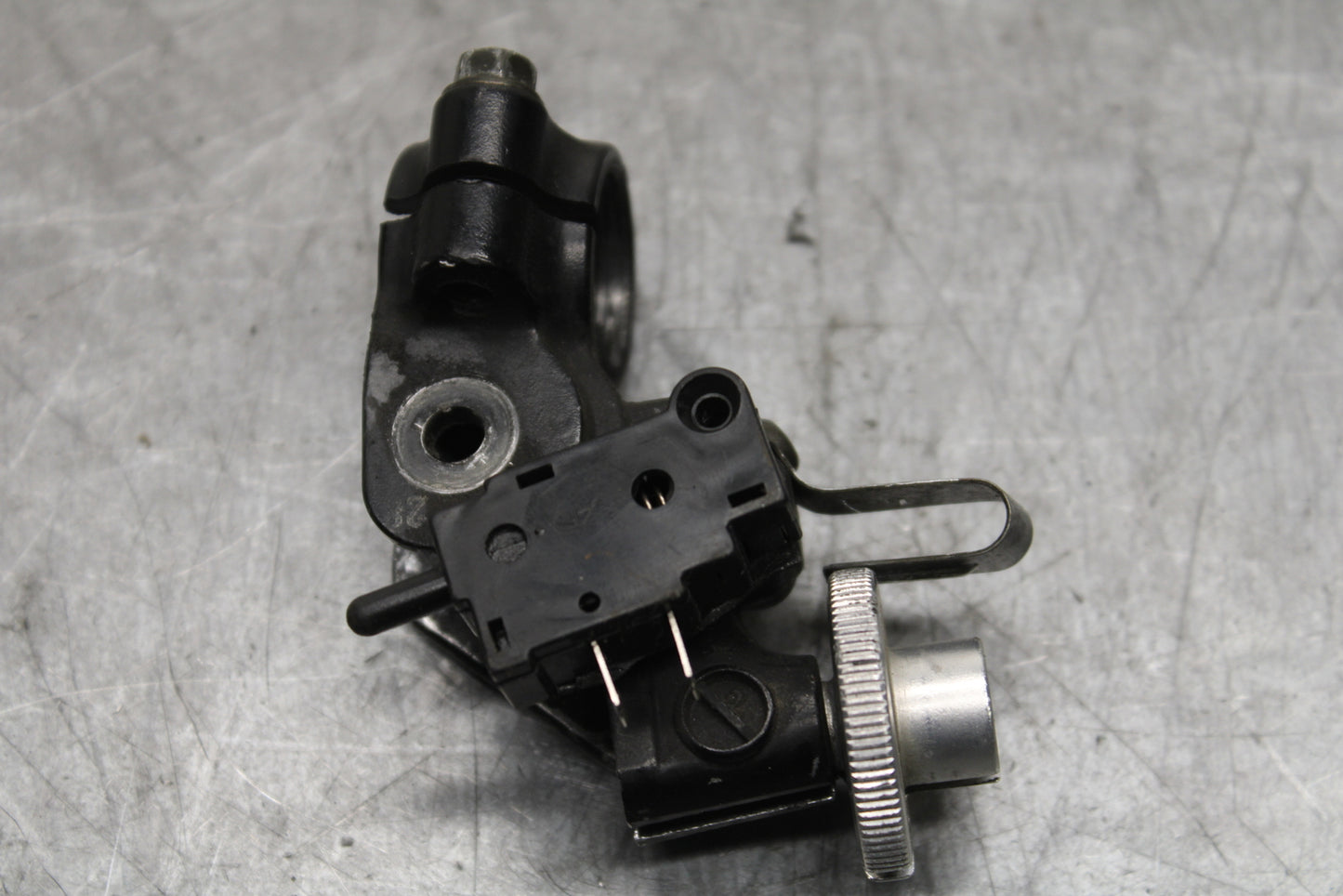 06 YAMAHA YZF R6 CLUTCH LEVER PERCH MOUNT BRACKET BB716