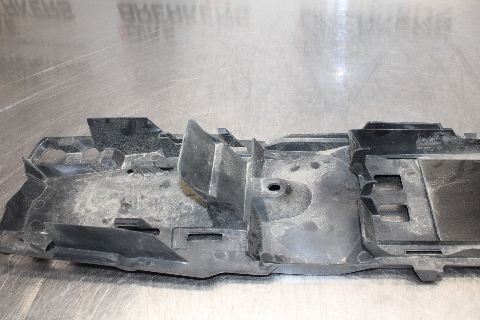 06-07 SUZUKI GSXR 600 REAR BACK TAIL UNDERTAIL BATTERY TRAY PLASTIC BB170