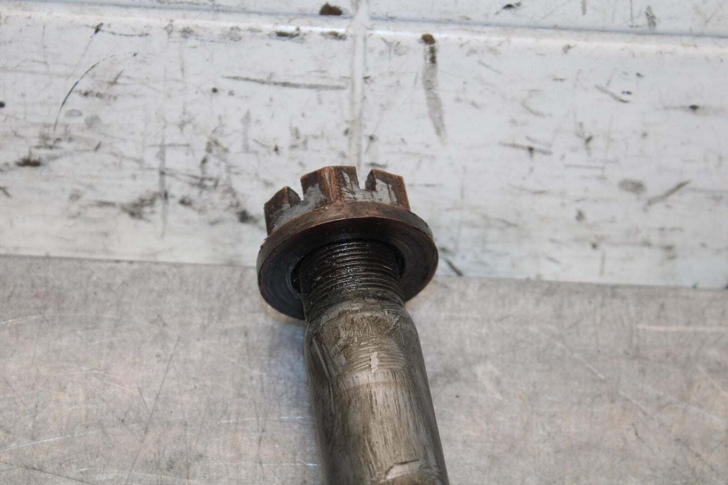 2001 Suzuki GSXR750 REAR AXLE BACK WHEEL RIM PIVOT BOLT AXEL 64711-33E10 BB553