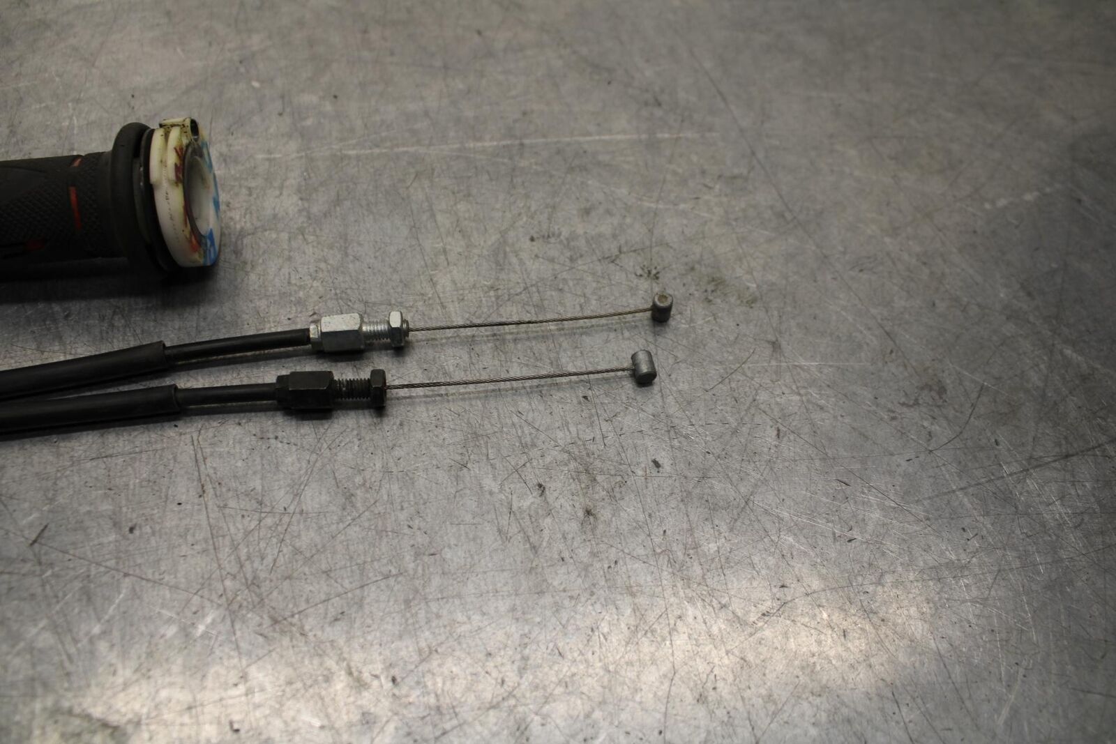 07 YAMAHA YZF R6 2c0 THROTTLE CABLE LINE HOUSING GUIDE 3XW-26282-01-00 BB75
