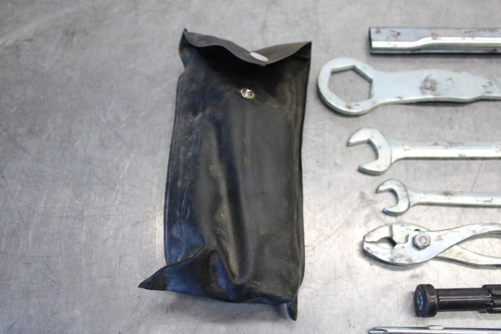 07-09 YAMAHA FZ6 STOCK TOOLS OEM TOOL BAG KIT SET BB713