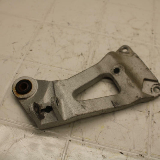 88-89 SUZUKI GSXR750 RIGHT REAR PASSANGER PEG BRACKET MOUNT BB18