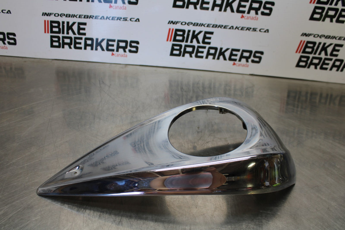 09 YAMAHA V STAR 950 GAS TANK CAP COVER TRIM PANELCOWL FAIRING BB172