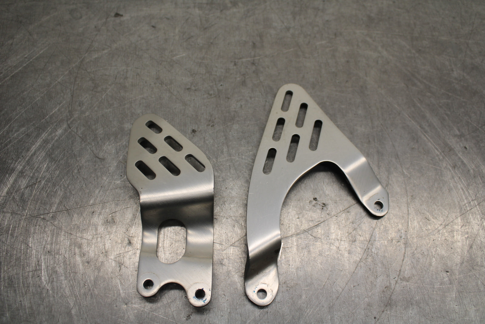 03-05 YAMAHA YZF R6  REARSET REAR SET HEEL GUARD COVER SET BB132