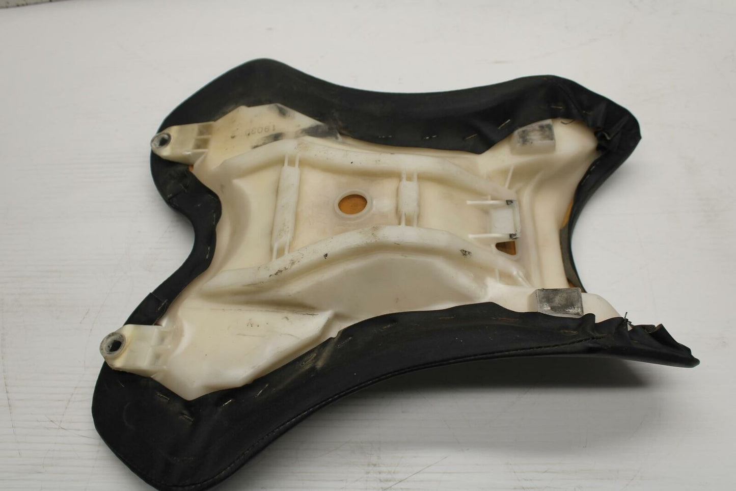 06 YAMAHA YZF R1 FRONT DRIVERS SEAT PAD SADDLE PILLION BB282