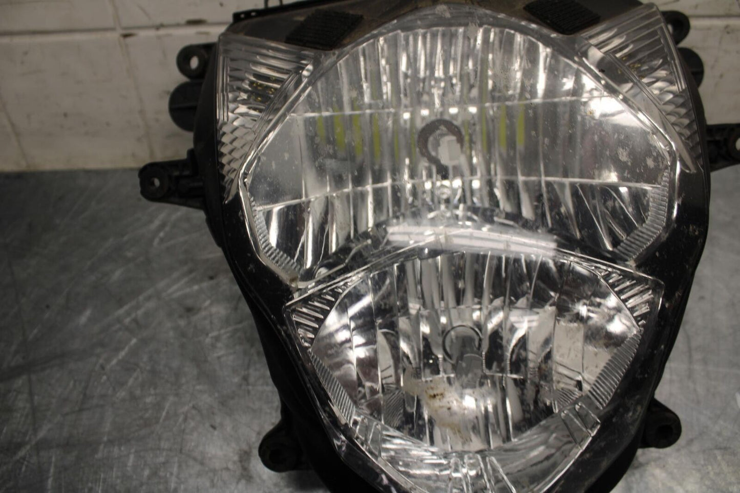 13 SUZUKI GSXR750 FRONT HEADLIGHT HEAD LIGHT LAMP BB474