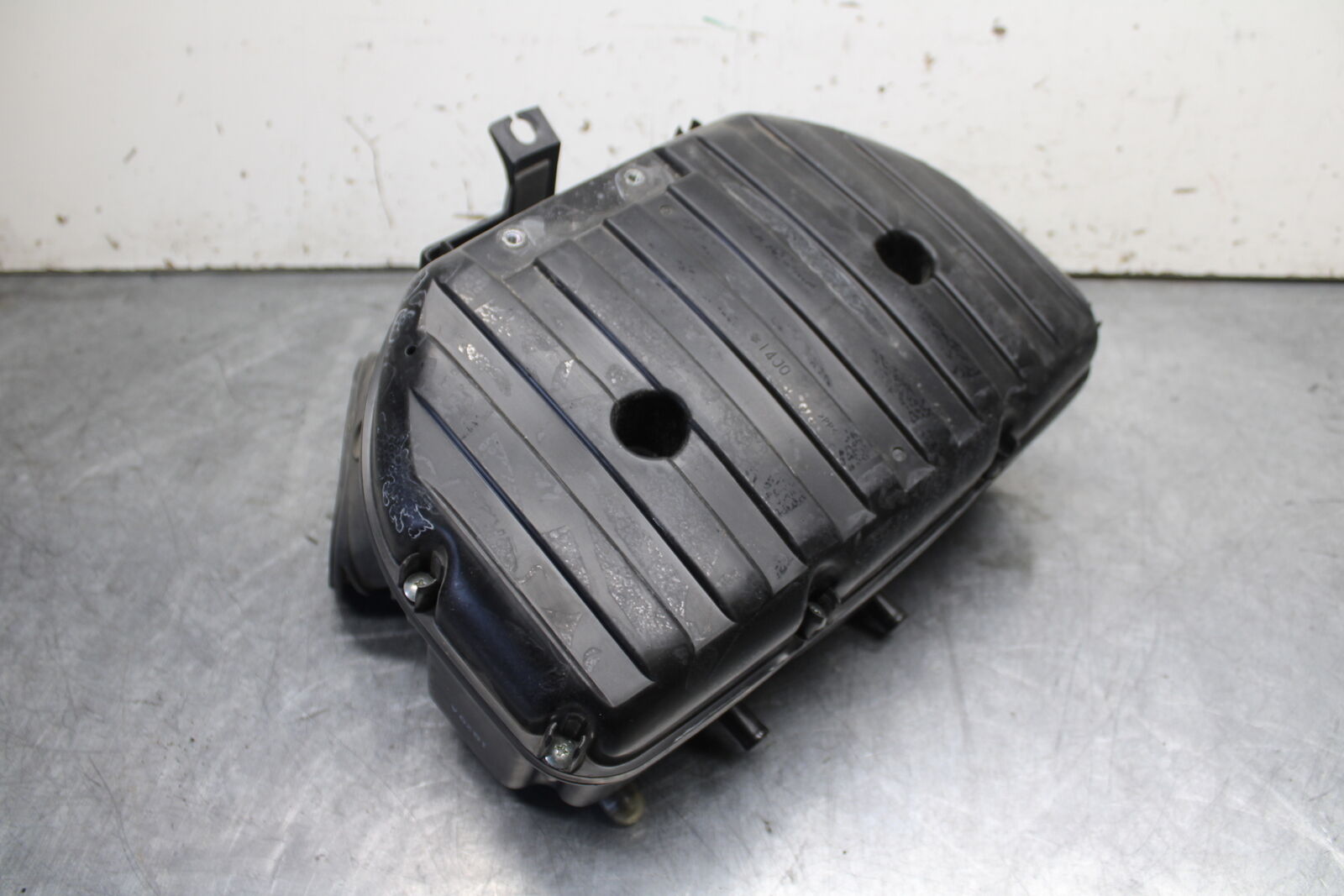 11-24 SUZUKI GSXR750 AIRBOX AIR INTAKE FILTER BOX BB714