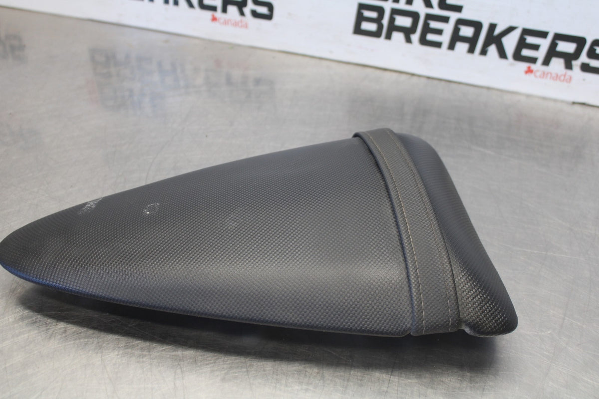 07-08 KAWASAKI NINJA ZX6R REAR PASSENGER TANDEM SEAT PAD SADDLE PILLION BB937