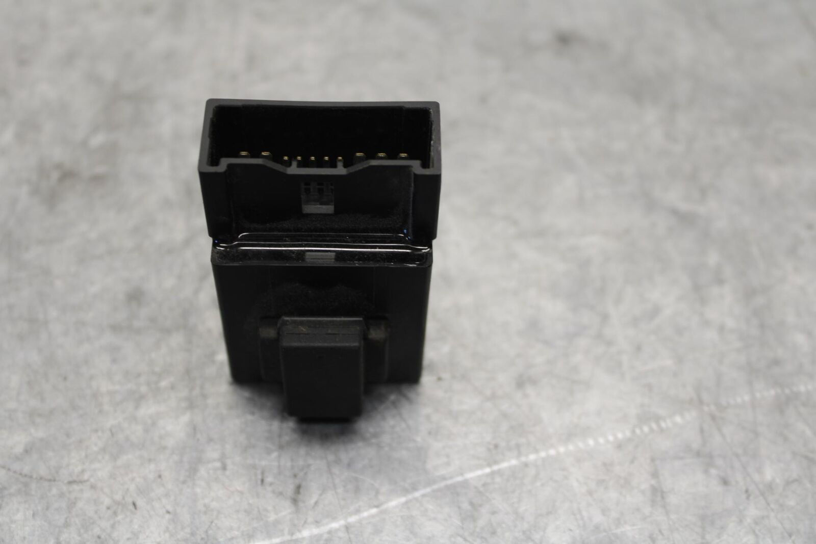 2015 Yamaha FZ09 RELAY FUEL PUMP ASSEMBLY FUSE BOX 5VK-81950-40 BB54