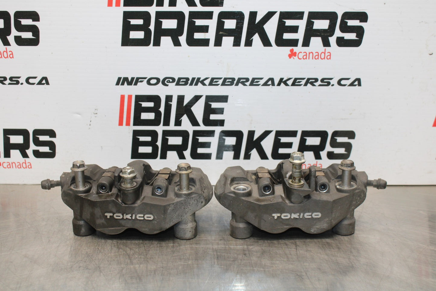 06-07 SUZUKI GSXR 600 RIGHT LEFT FRONT BRAKE CALIPER SET PAIR CALIPERS BB178