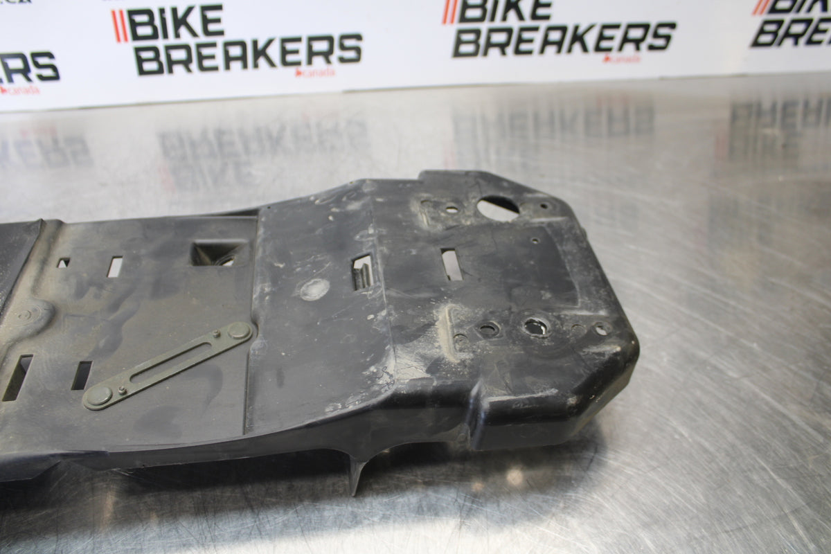 04-05 KAWASAKI NINJA ZX10R REAR BACK TAIL UNDERTAIL BATTERY TRAY PLASTIC BB163