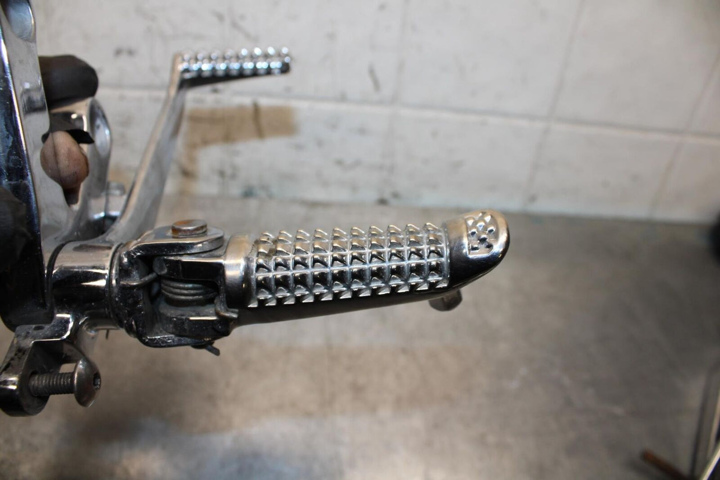 2001 Suzuki GSXR750 CHROME FRONT FOOT RESTS PEGS STEPS SET PAIR BB553