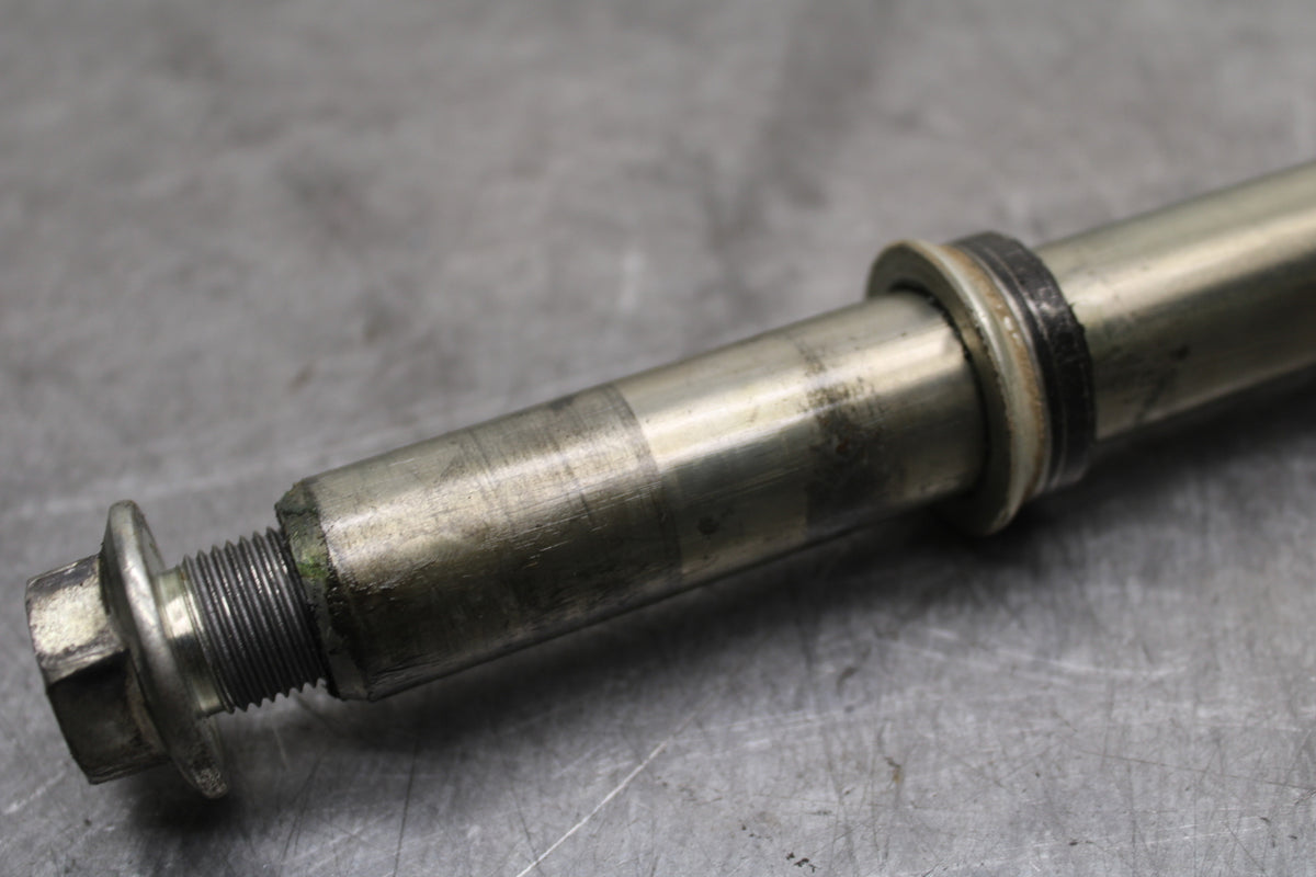 08-10 SUZUKI GSXR 600 FRONT WHEEL RIM AXLE PIVOT BOLT  BB721