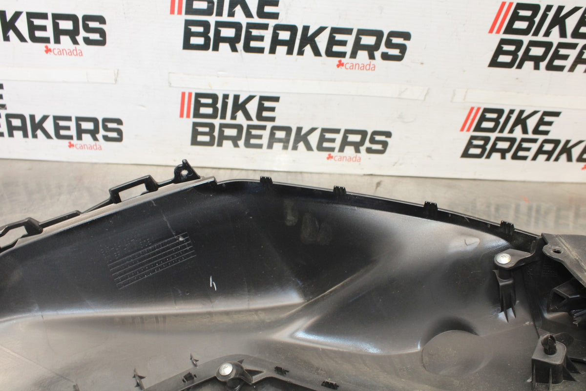23-24 YAMAHA MT-07 LEFT GAS TANK FUEL CELL COVER FAIRING COWL BB927