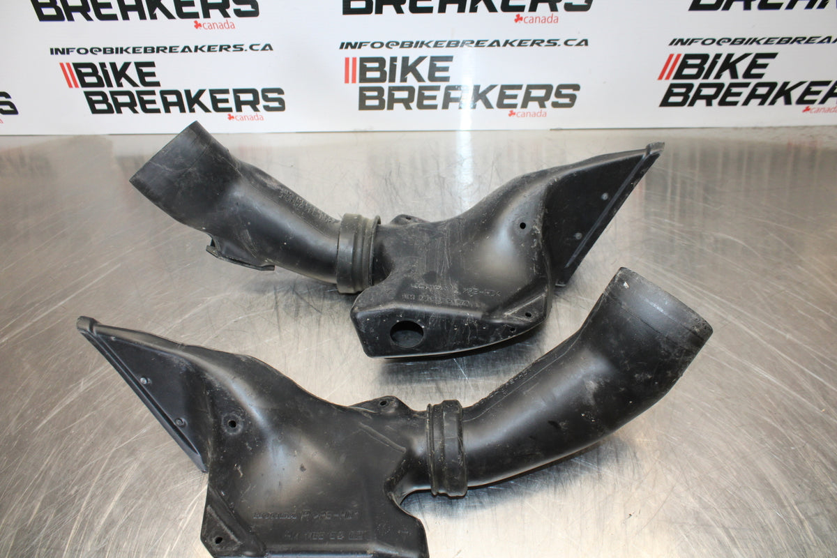 05-06 HONDA CBR600RR RIGHT LEFT AIR INTAKE DUCTS BB159