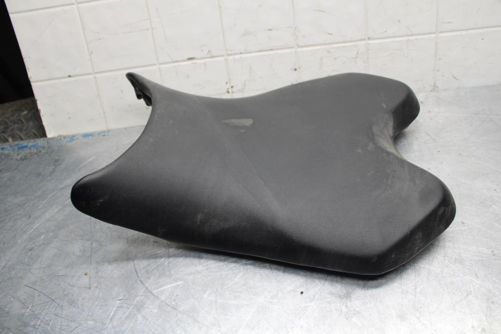 08-16 YAMAHA YZF R6 FRONT DRIVERS SEAT PAD SADDLE  BB465