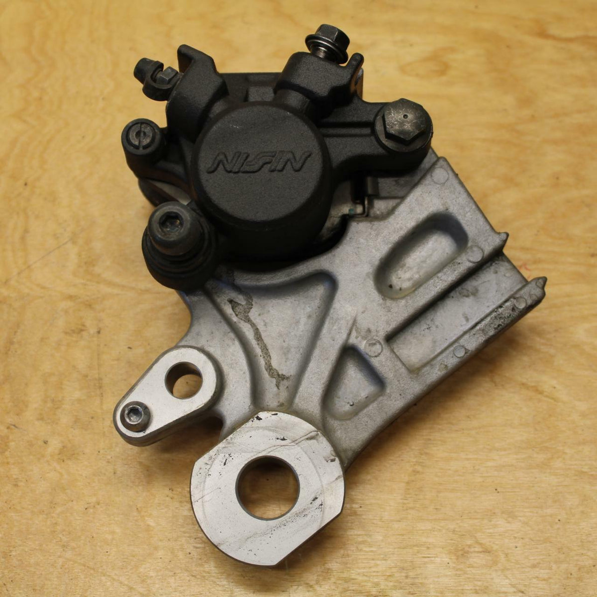 18-21 YAMAHA XSR700 REAR BACK BRAKE CALIPER W MOUNT BRACKET BB323