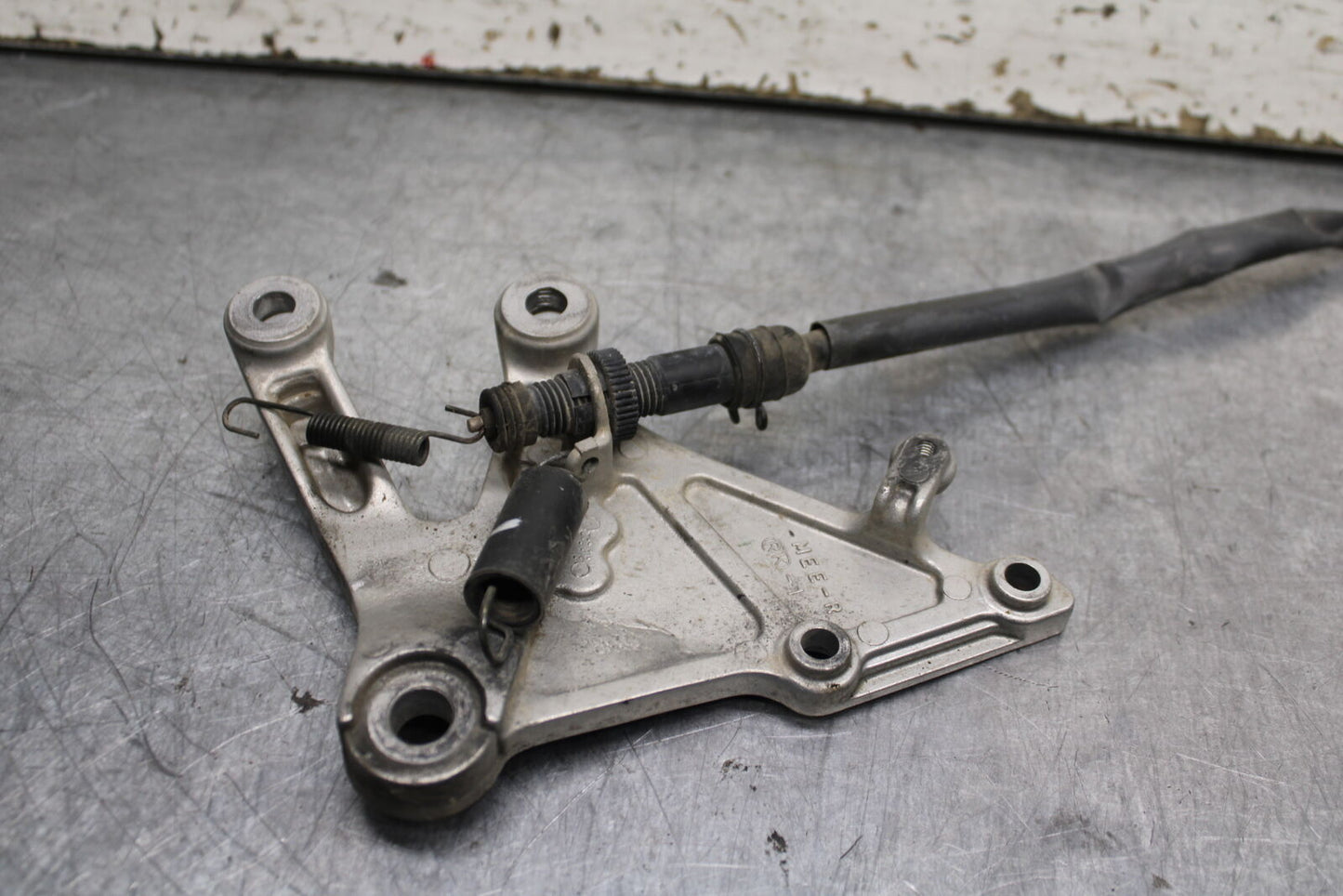05-06 HONDA CBR600RR RIGHT REARSET REAR SET DRIVER FOOT PEG BRACKET MOUNT BB739