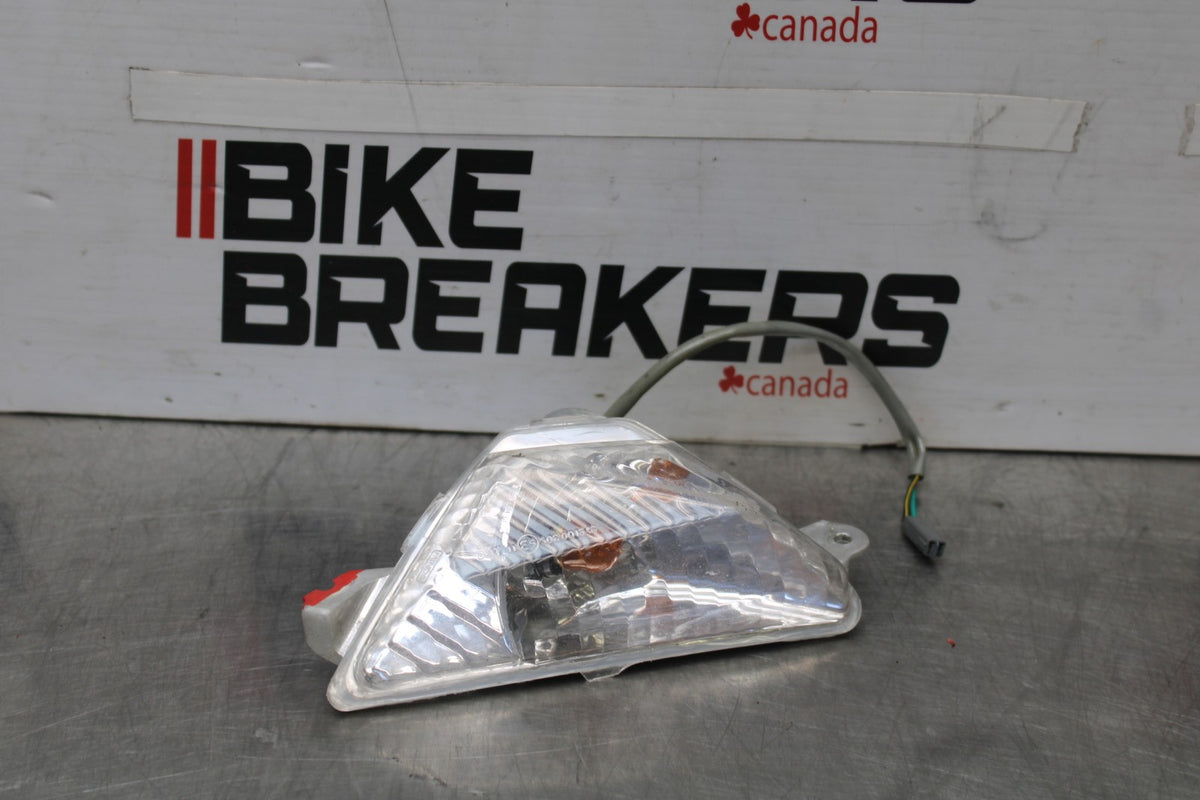 13-18 KAWASAKI NINJA ZX6R RIGHT FRONT TURN SIGNAL LIGHT INDICATOR BB915