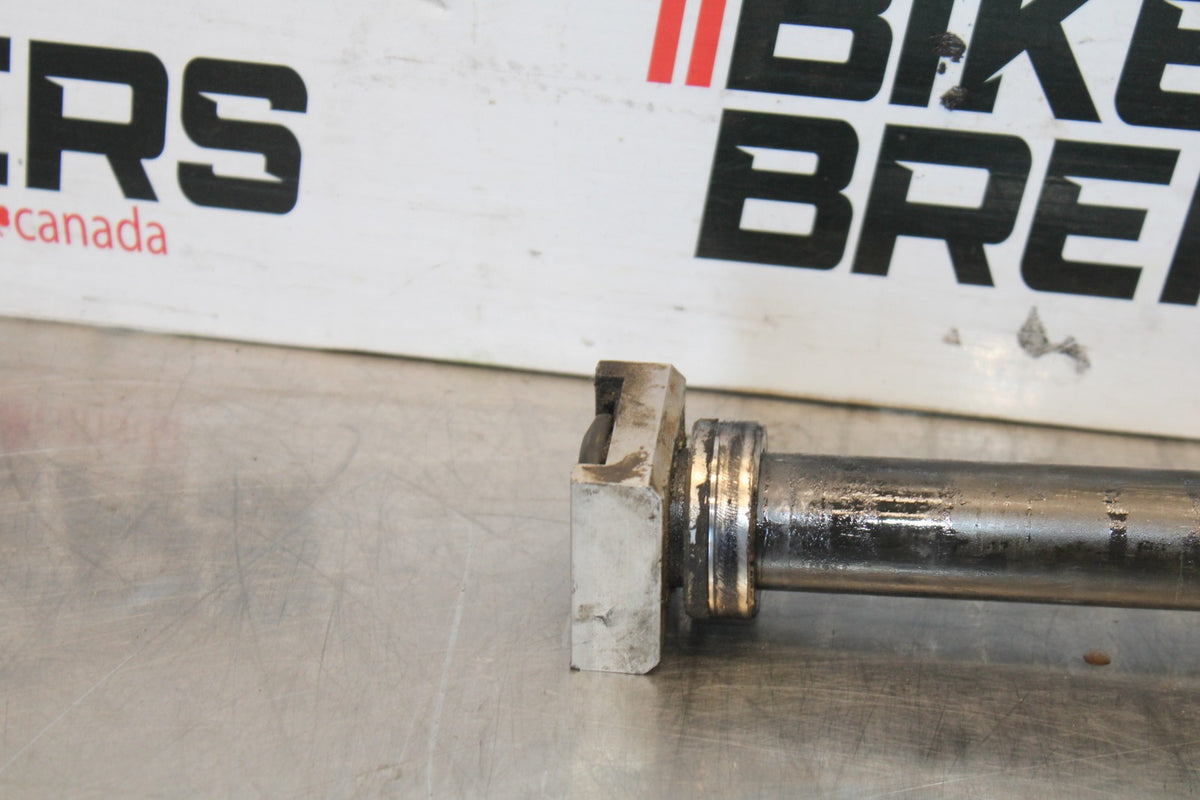 03-04 YAMAHA YZF R6 REAR AXLE BACK WHEEL RIM PIVOT BOLT AXEL BB890