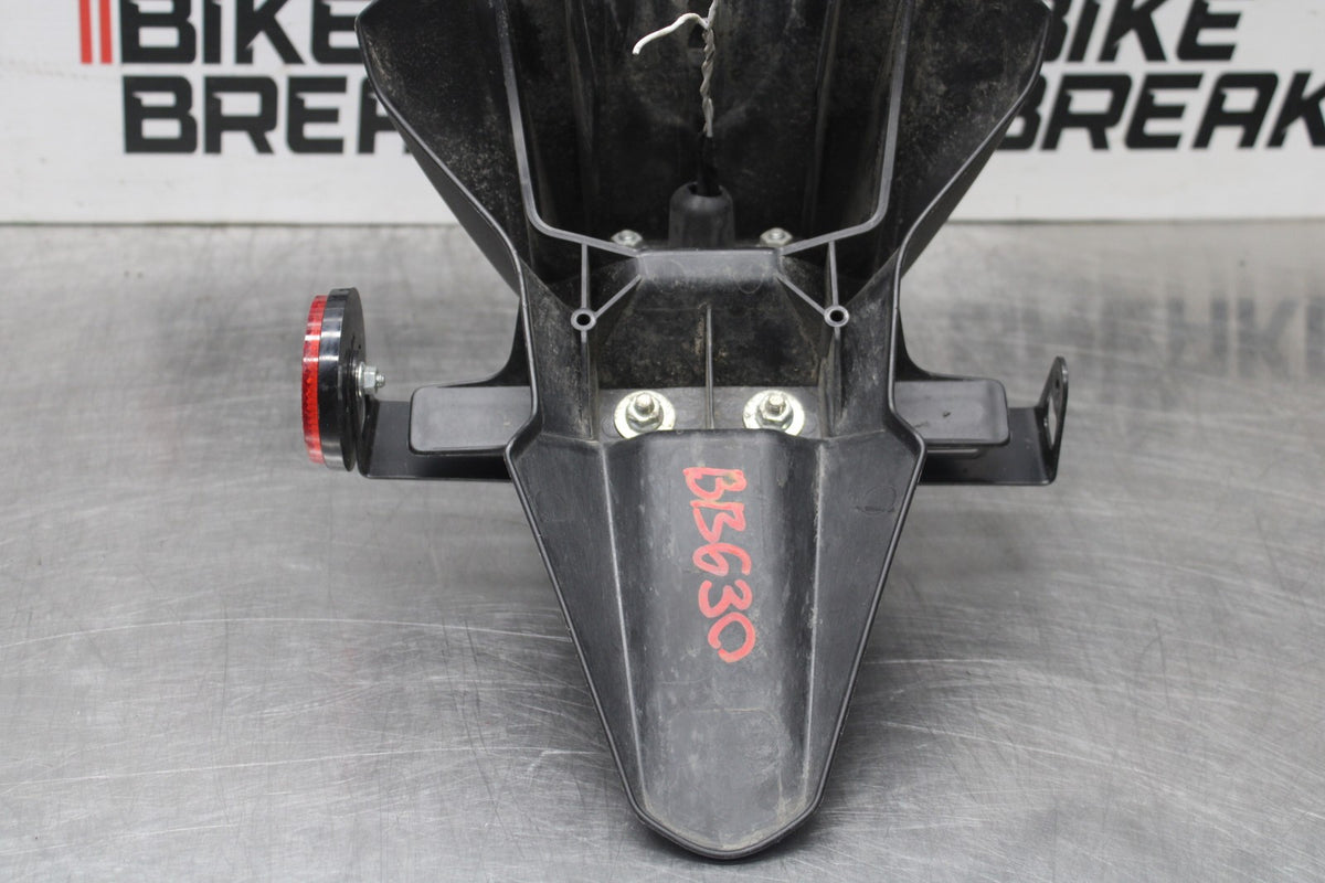 11-24 SUZUKI GSXR750 REAR BACK FENDER MUD GUARD BB630