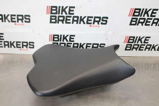 13-18 KAWASAKI NINJA ZX6R FRONT DRIVERS SEAT PAD SADDLE PILLION BB908