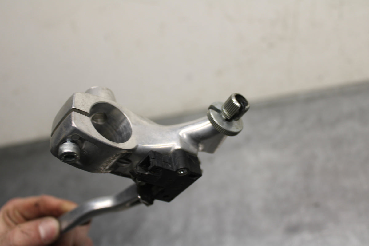 04 SUZUKI INTRUDER 800 CLUTCH PERCH MOUNT WITH LEVER  BB758