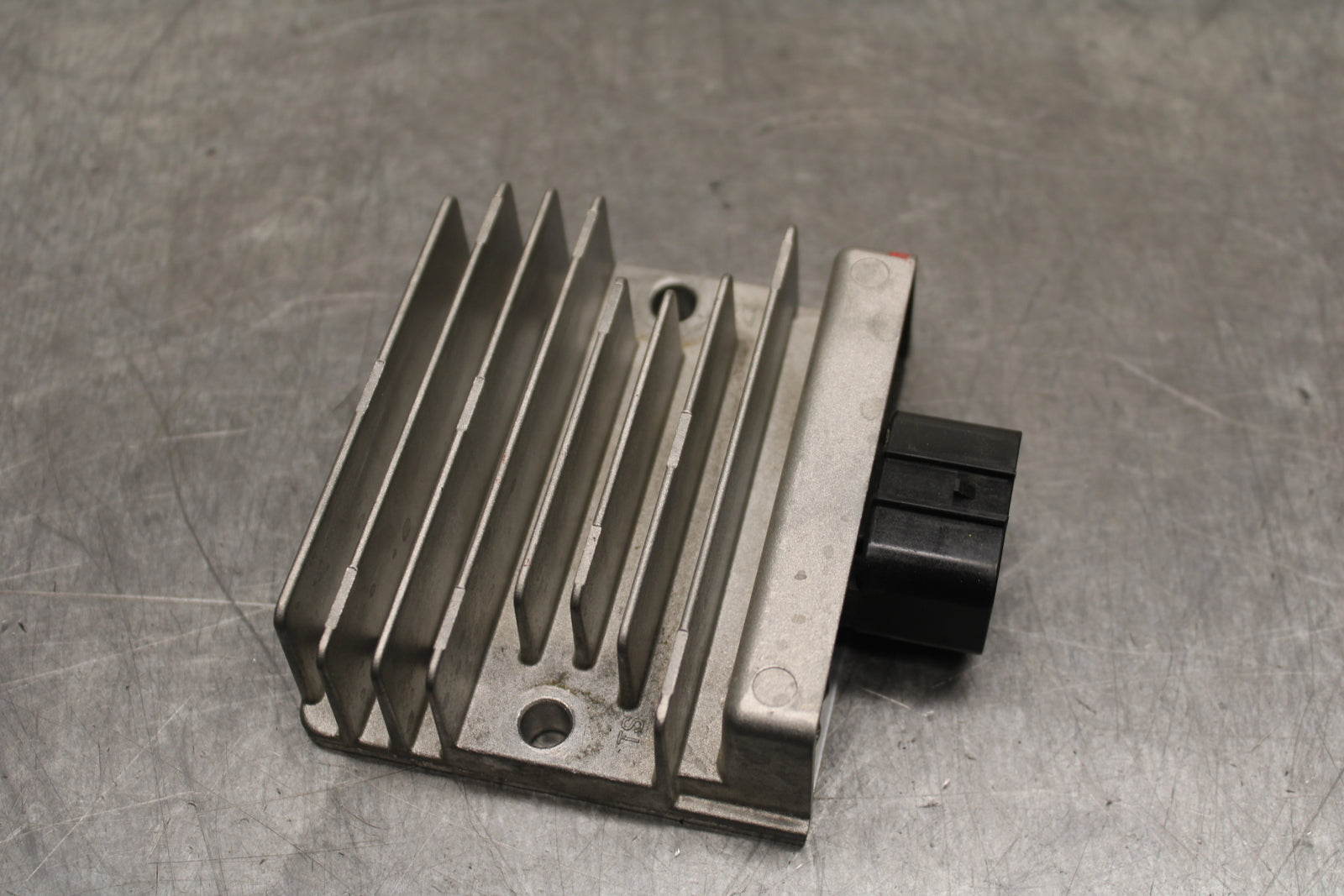 24 KAWASAKI NINJA 500 ABS RECTIFIER VOLTAGE REGULATOR BB730