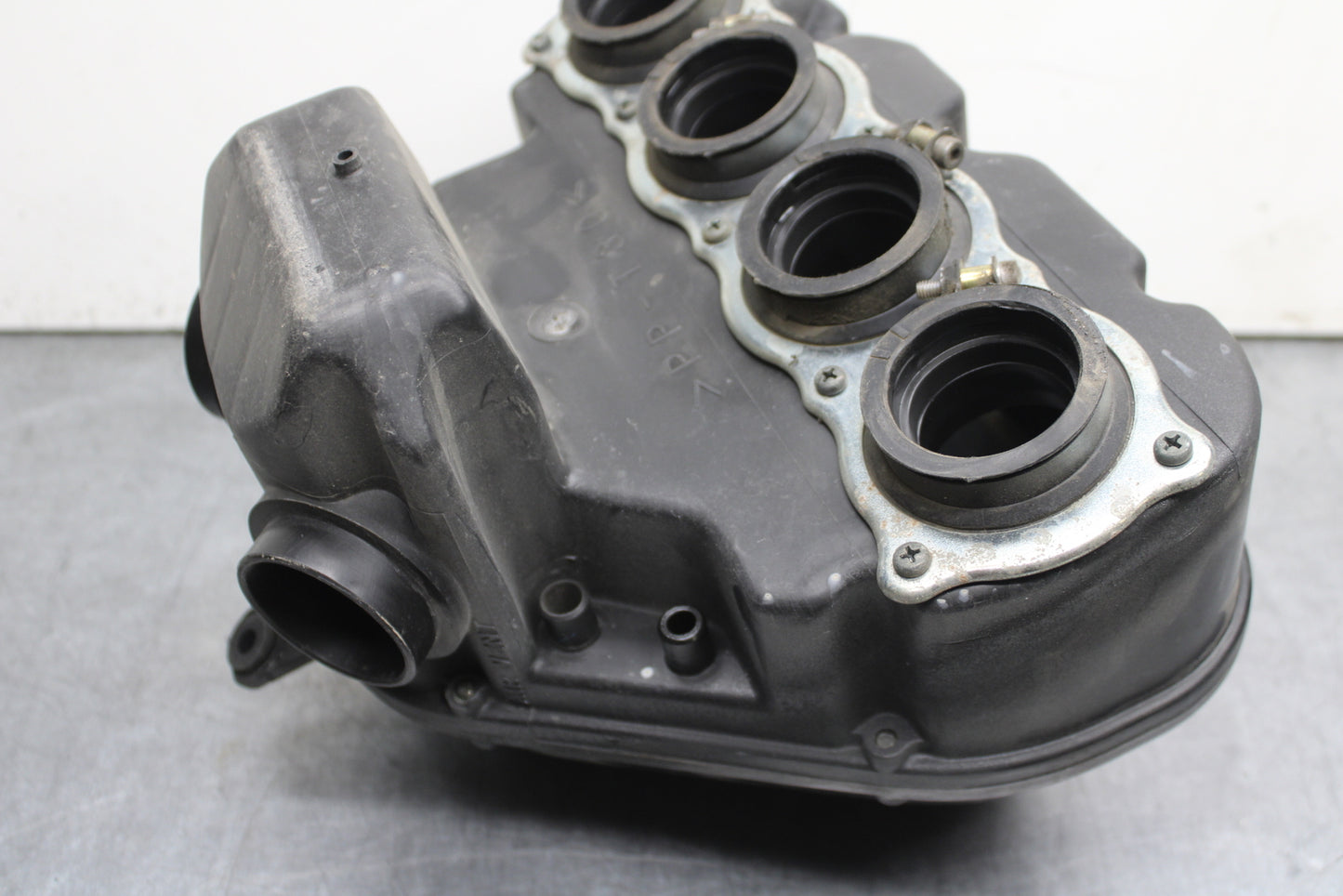 03-05 YAMAHA YZF R6  AIRBOX AIR INTAKE FILTER BOX BB751