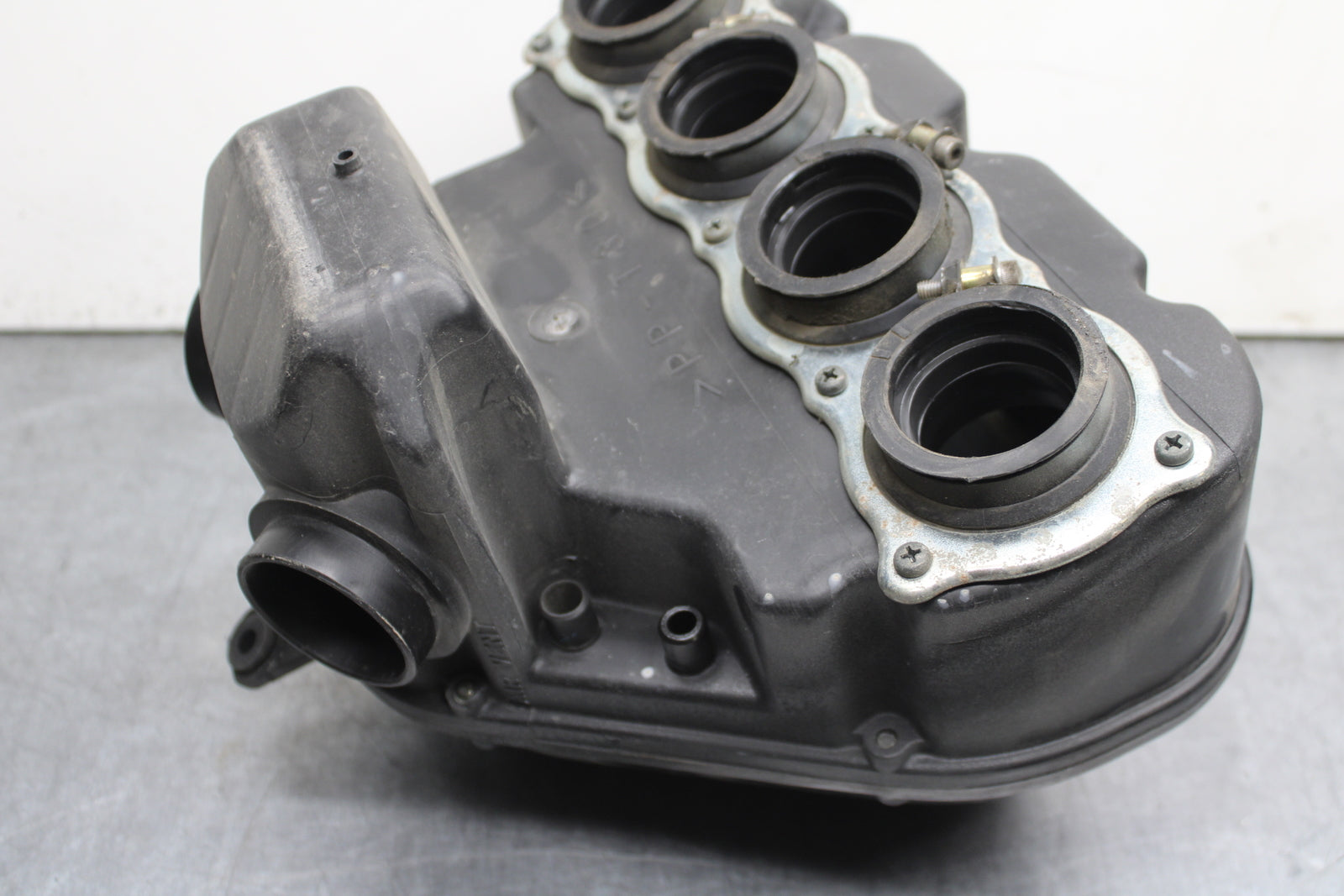 03-05 YAMAHA YZF R6  AIRBOX AIR INTAKE FILTER BOX BB751