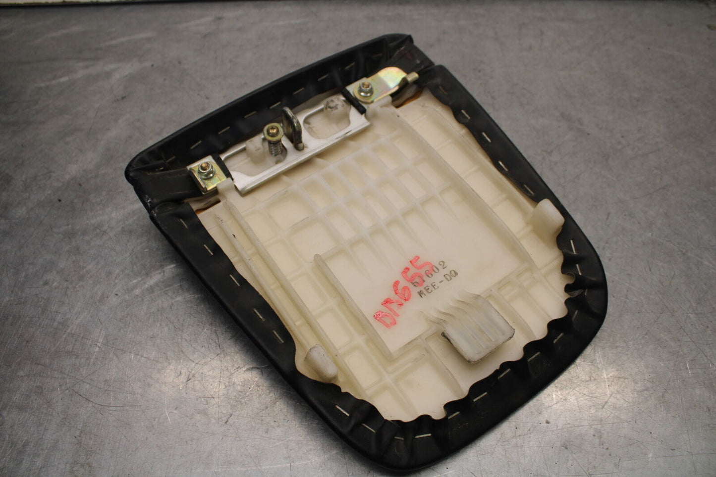 05-06 HONDA CBR600RR REAR BACK PASSENGER TANDEM SEAT PAD SADDLE PILLION BB655