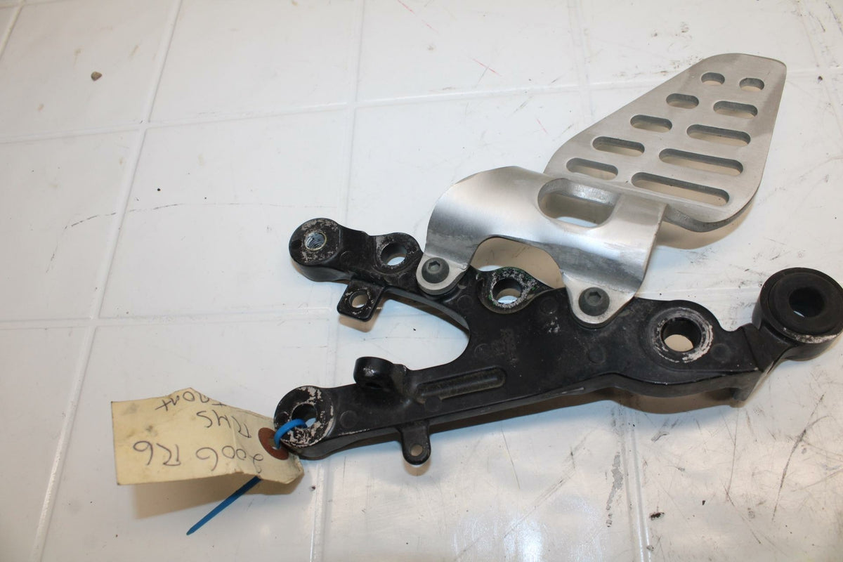 07 YAMAHA YZF R6 LEFT REARSET REAR SET DRIVER FOOT PEG BRACKET MOUNT BB284 B