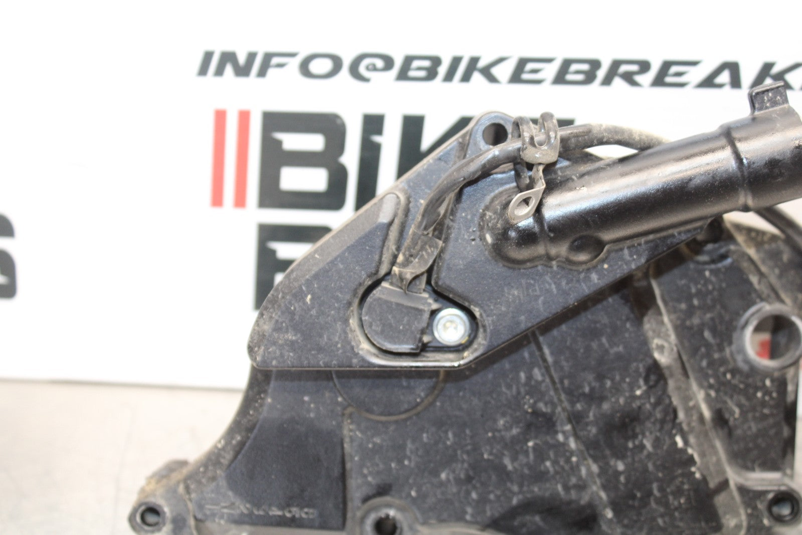11-22 SUZUKI GSXR 600  ENGINE SPROCKET COVER BB193