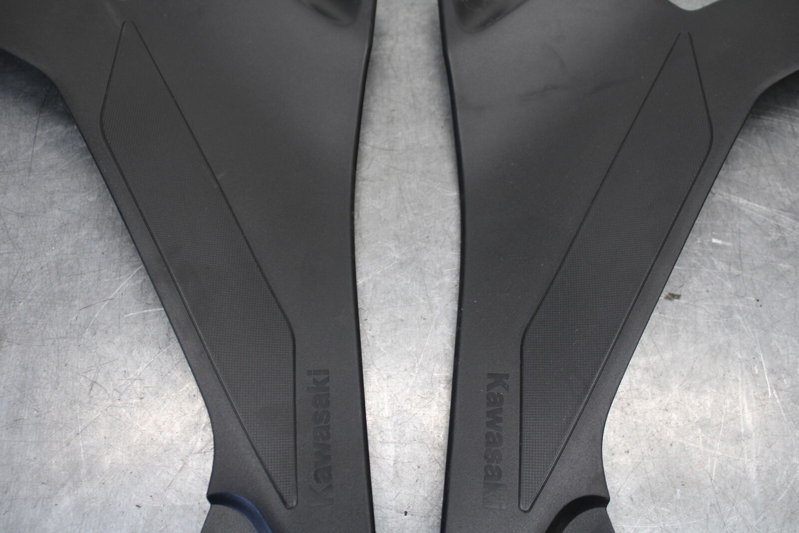 18-23 KAWASAKI NINJA 400 RIGHT LEFT FRONT SIDE SEAT PANELS TRIMS  BB679