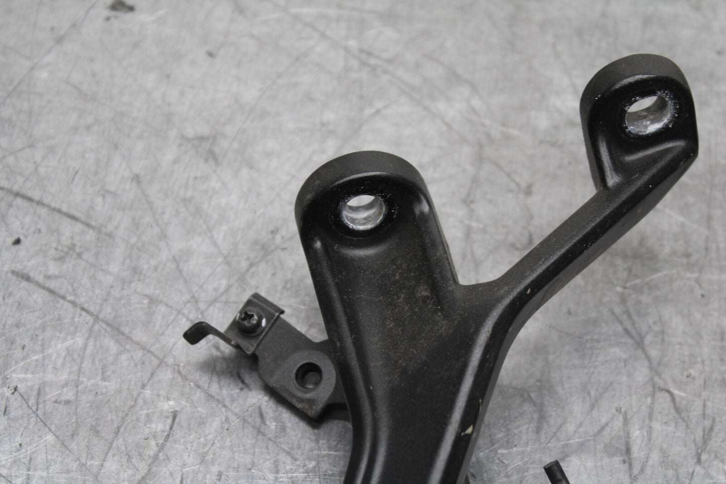 19-22 KAWASAKI Z400 REAR BACK PASSENGER PEG SET PAIR BB738