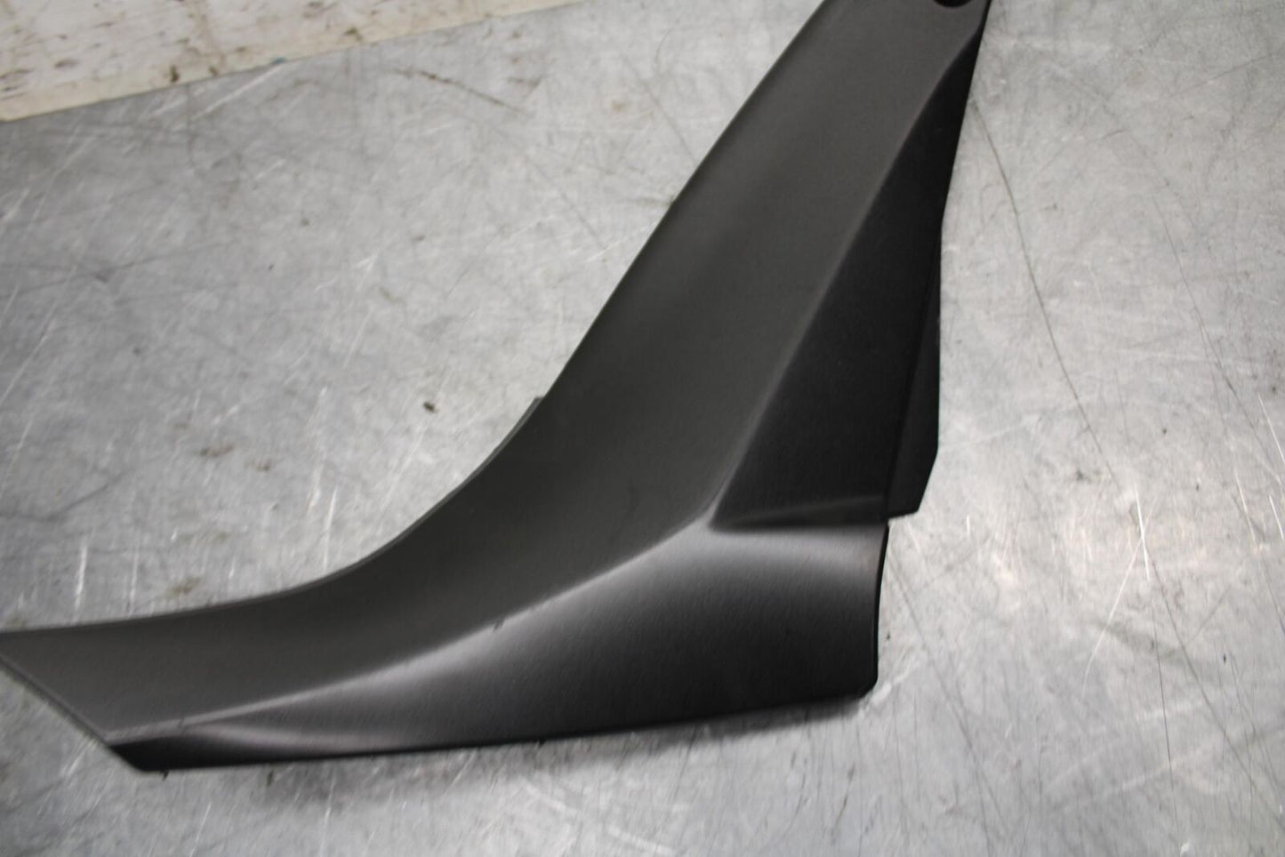 2008 Kawasaki Ninja ZX10R  RIGHT FRONT SIDE SEAT SADDLE PANEL TRIM COWL BB524